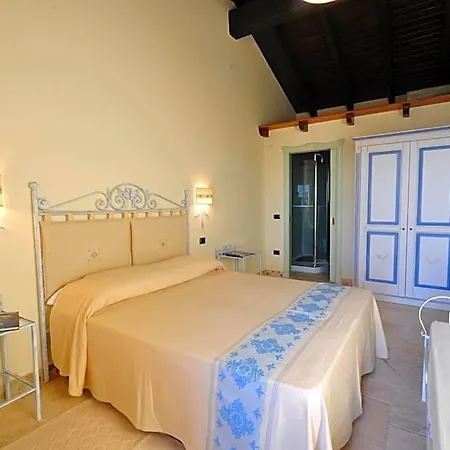 Corsaro Nero Hotel 2*