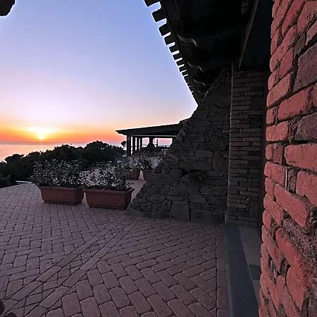 Corsaro Nero Hotel 2*